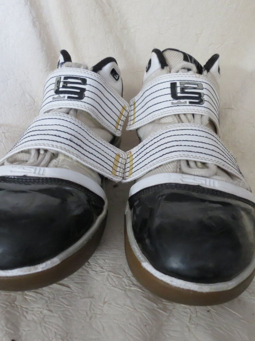 Nike Zoom Soldier III basketball shoes size 9